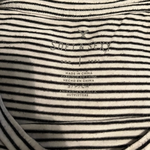 American Eagle crop t shirts - Picture 5 of 6